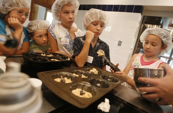 Image: Kids cooking